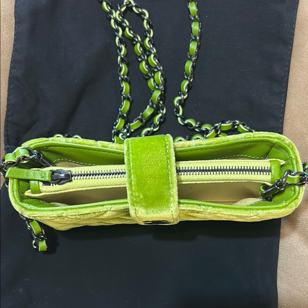 Chanel Green Quilted Women's Bag - Picture 7 of 10